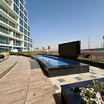 Chic Studio W Gym, Pool, Wifi & Free Parking