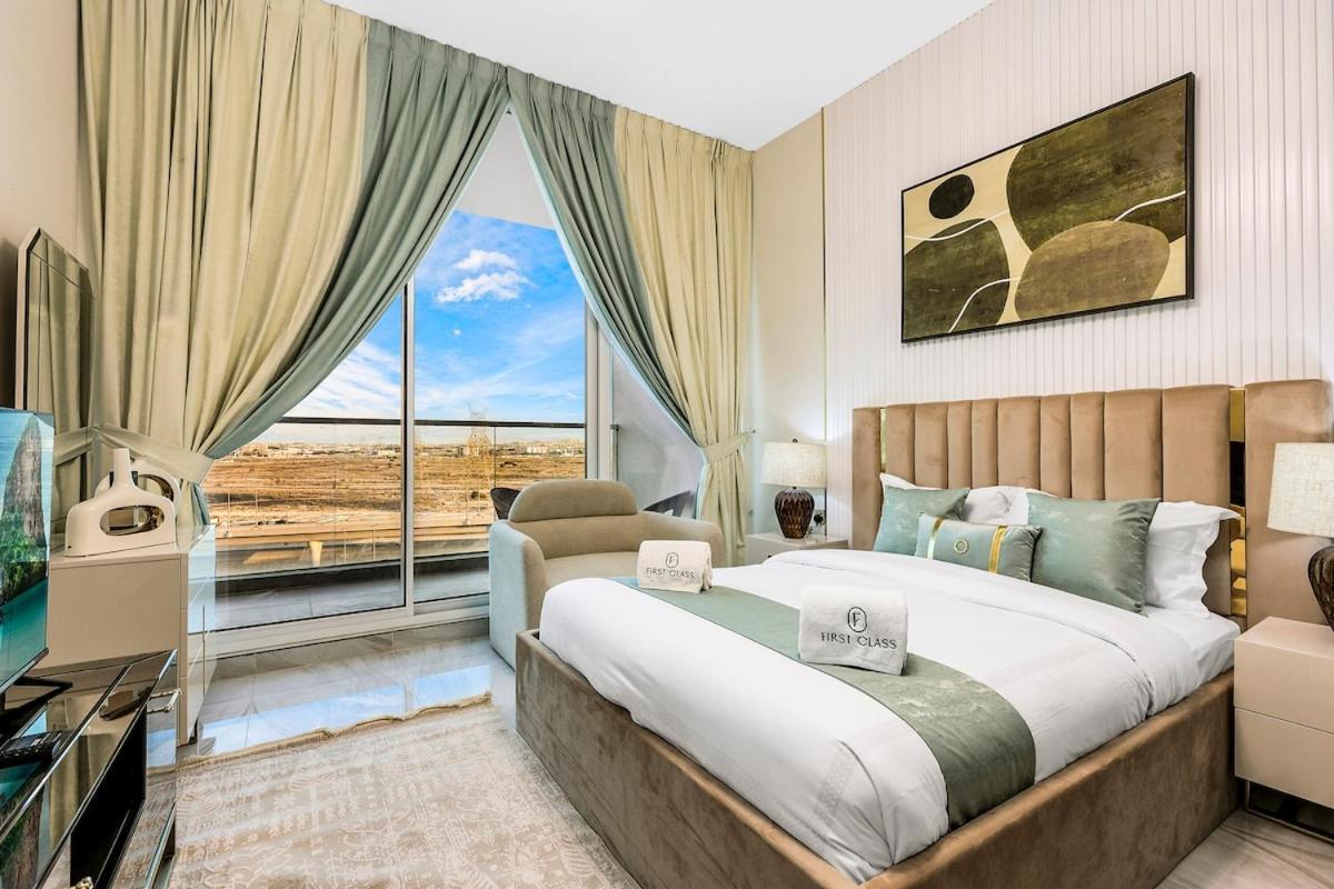 Chic W Gym, Pool, Wifi & Free Parking Apartment