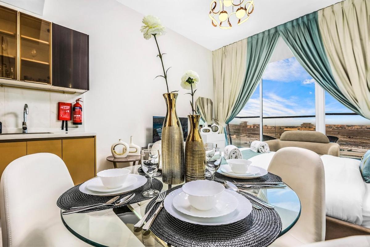 Chic W Gym, Pool, Wifi & Free Parking Dubai