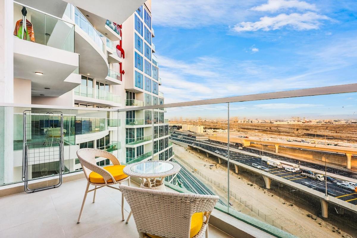 Chic W Gym, Pool, Wifi & Free Parking Apartment