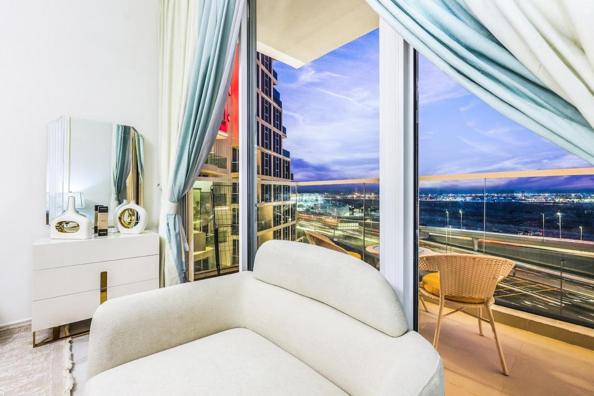 Chic W Gym, Pool, Wifi & Free Parking * Dubai