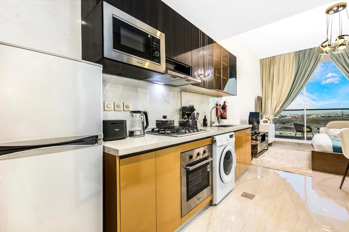 Apartment Chic W Gym, Pool, Wifi & Free Parking *