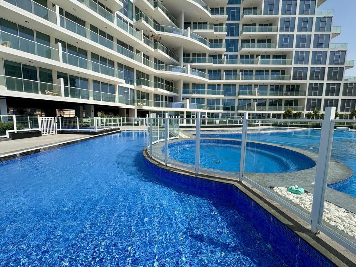 Apartment Chic W Gym, Pool, Wifi & Free Parking Dubai