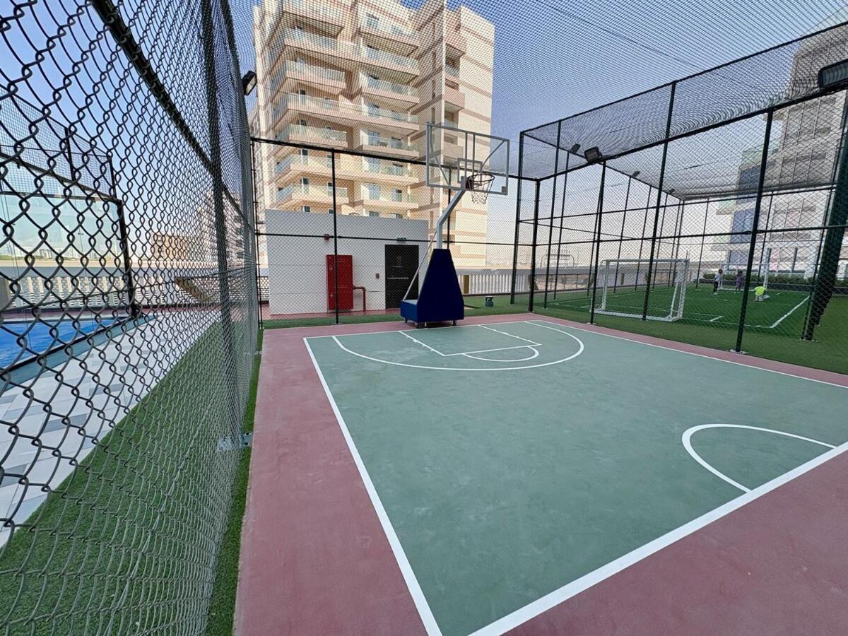 Chic W Gym, Pool, Wifi & Free Parking Apartment *